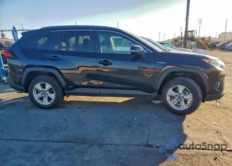 2021 Toyota Rav4 Xle z USA, uszkodzony, nr VIN 2T3R6RFV7MW008966
